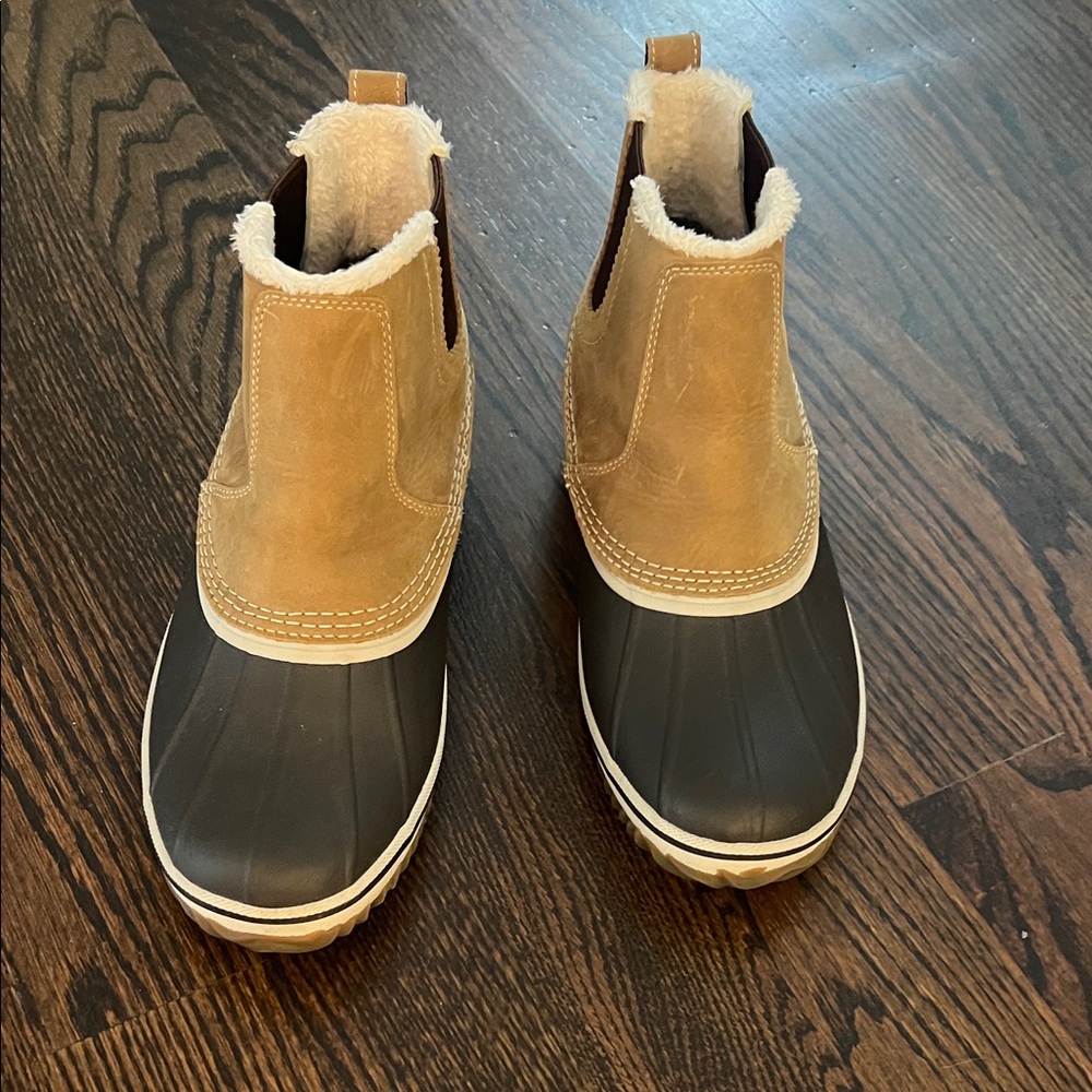 Eddie Bauer Women’s Tan and Black Waterproof Boots